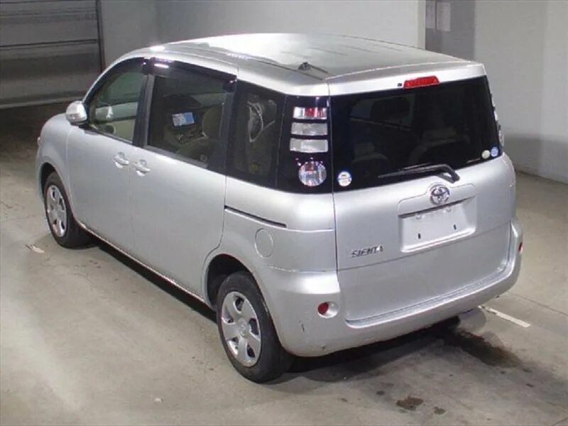 Купить тойоту мини. Тойота Сиента 2011. Тойота Сиента 7 местная. Toyota Sienta 5 местная. Тойота Сиента 2023.