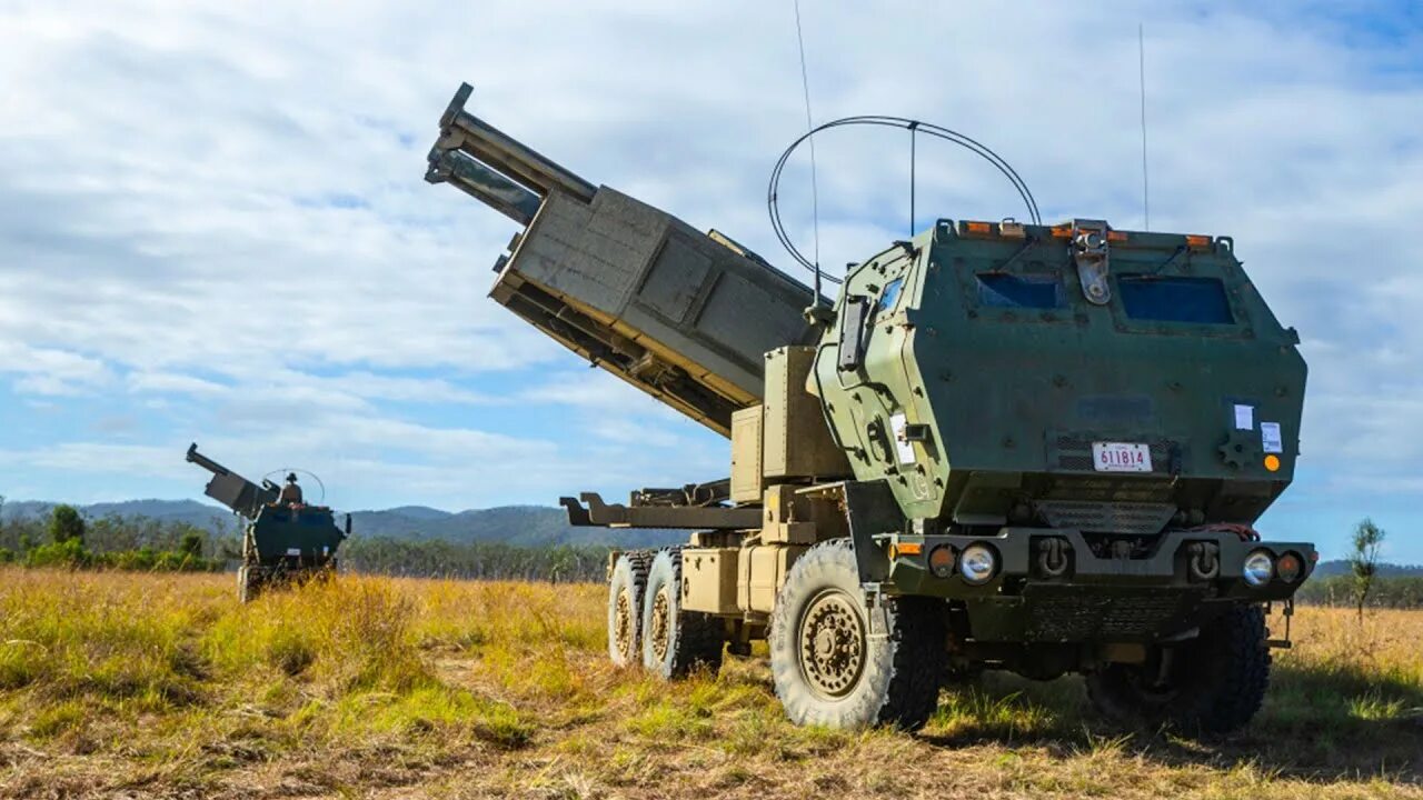 Установка хаймерс. М142 ХИМАРС РСЗО. Системы залпового огня HIMARS. M142 HIMARS США. HIMARS РСЗО м142 США.