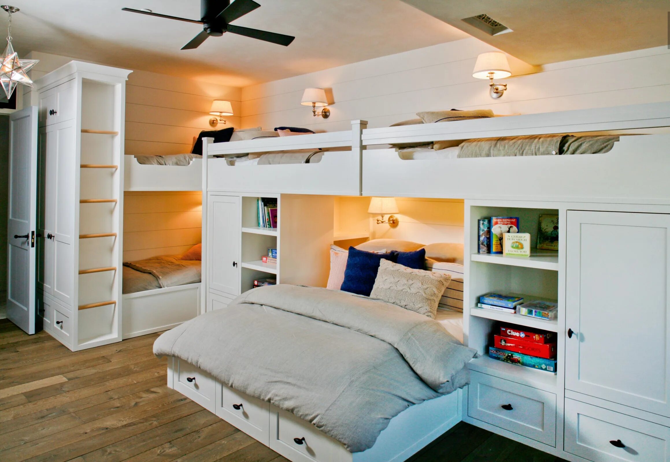 Спальня для четверых детей. Комнате 5 человек. Спальня для троих. Двухъярусная кровать перегородка. Спальня для четверых детей.