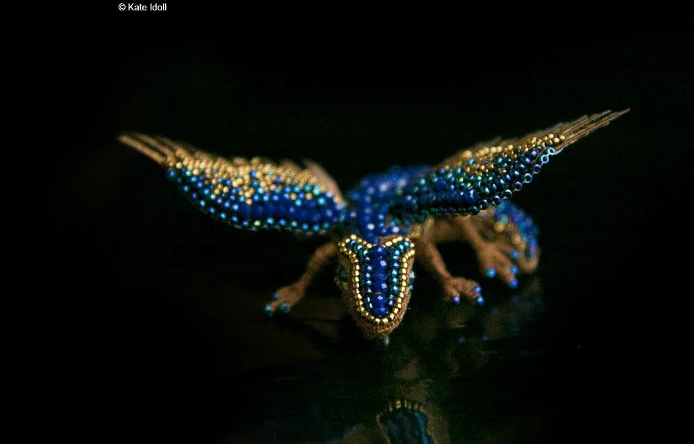 Бисер 3д. Бисер wall. Поделка хамелеон. Листья из бисера. Объемные фигурки из бисера.