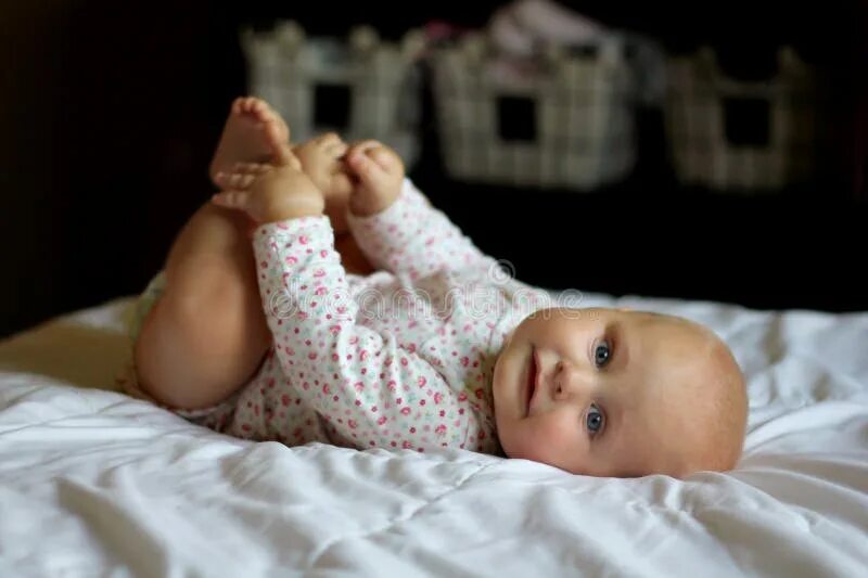 Moon bebek turkey. Малыш сидит. Новорожденные. F s baby. Фото малышей до года.