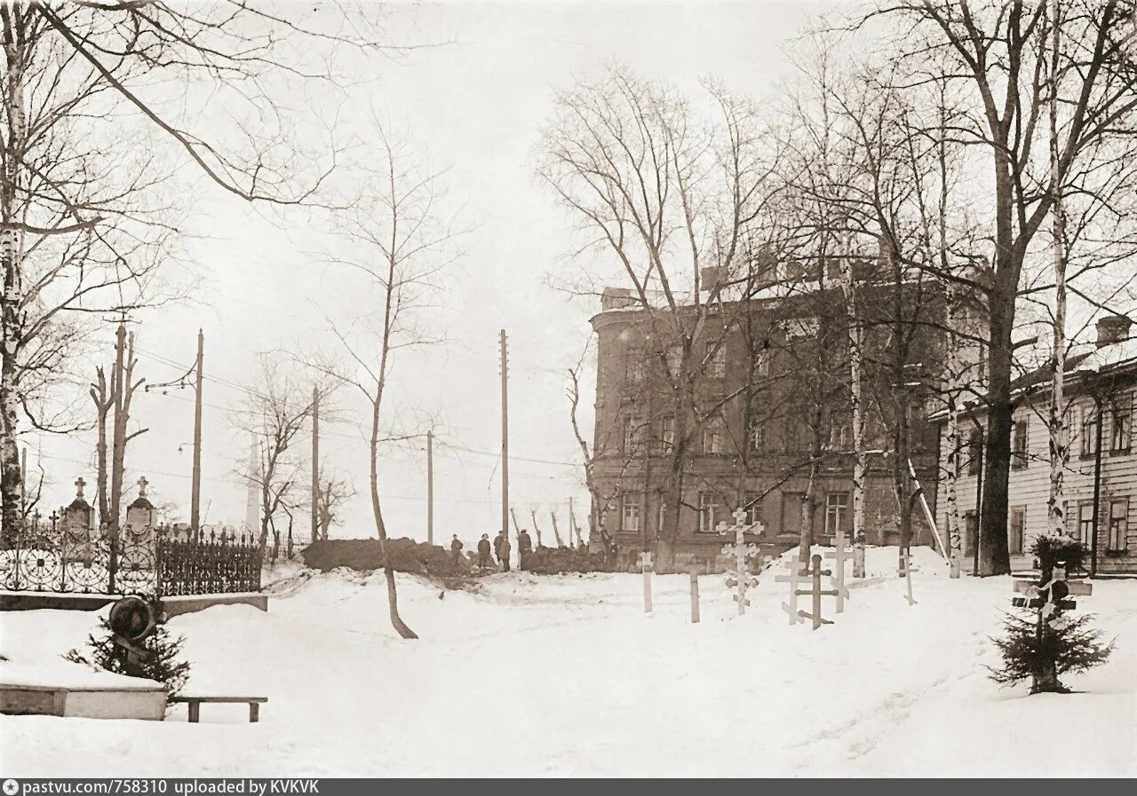 1928 год санкт петербург. Фарфоровское кладбище Санкт-Петербург. Кладбище фарфорового завода. Фарфоровская Церковь. Церковь Преображения Господня при императорском фарфоровом заводе.