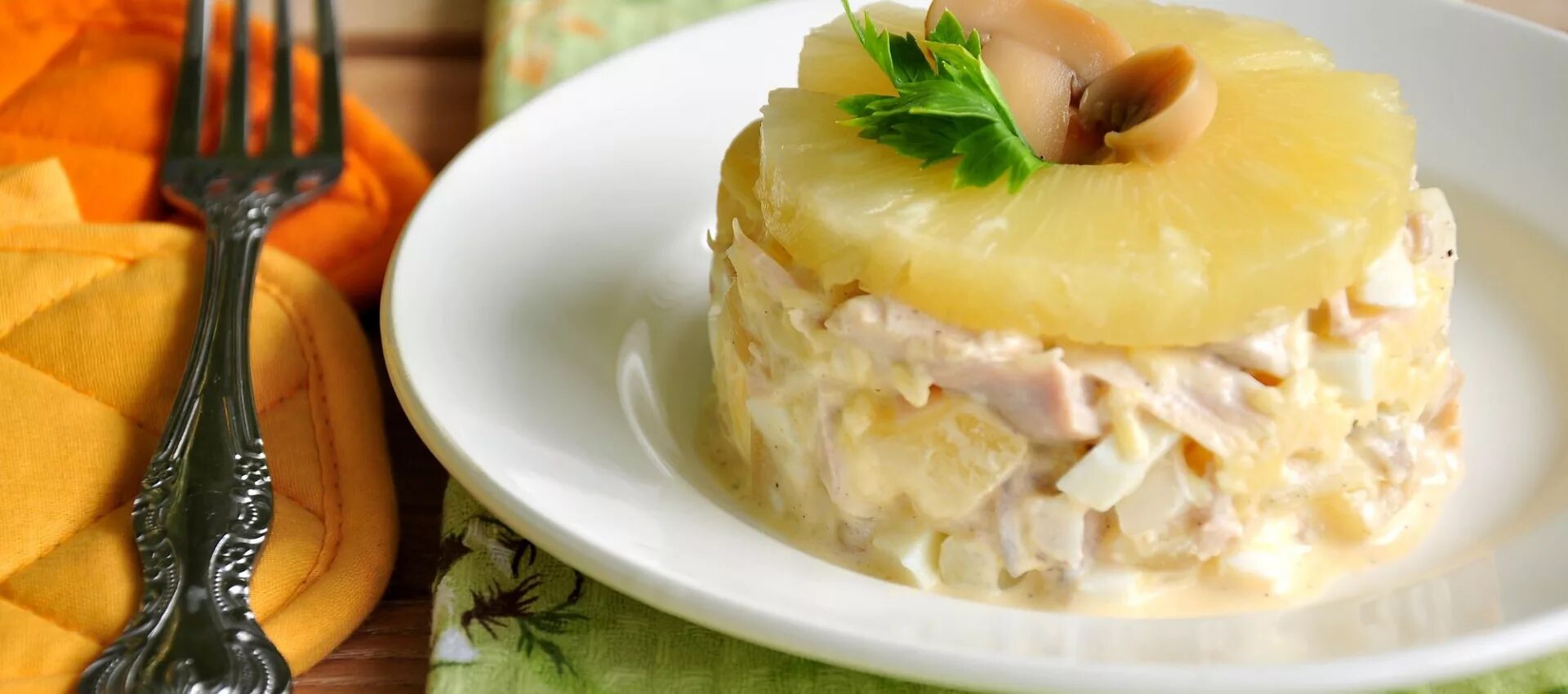 Салат кур грудки с ананасом. Салат кур грудки с ананасом. Салат с ананасом. Салат с ананасом и курицей. Салат кур грудки с ананасом.