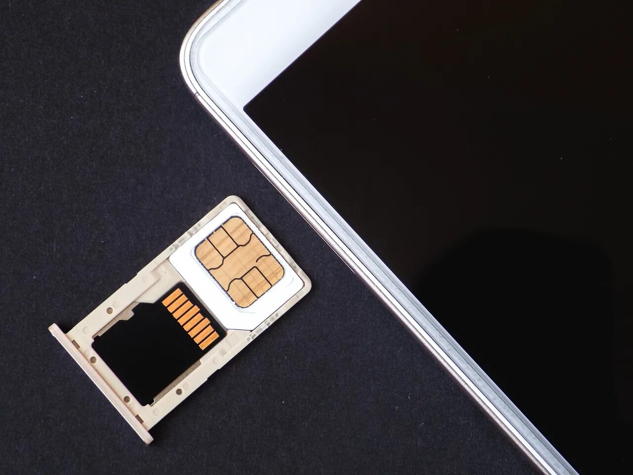 Iphone с двумя nano sim. Айфон 12 с двумя симками. 15 pro 2 sim. Esim чип. Слот для сим карты poco х3 pro.