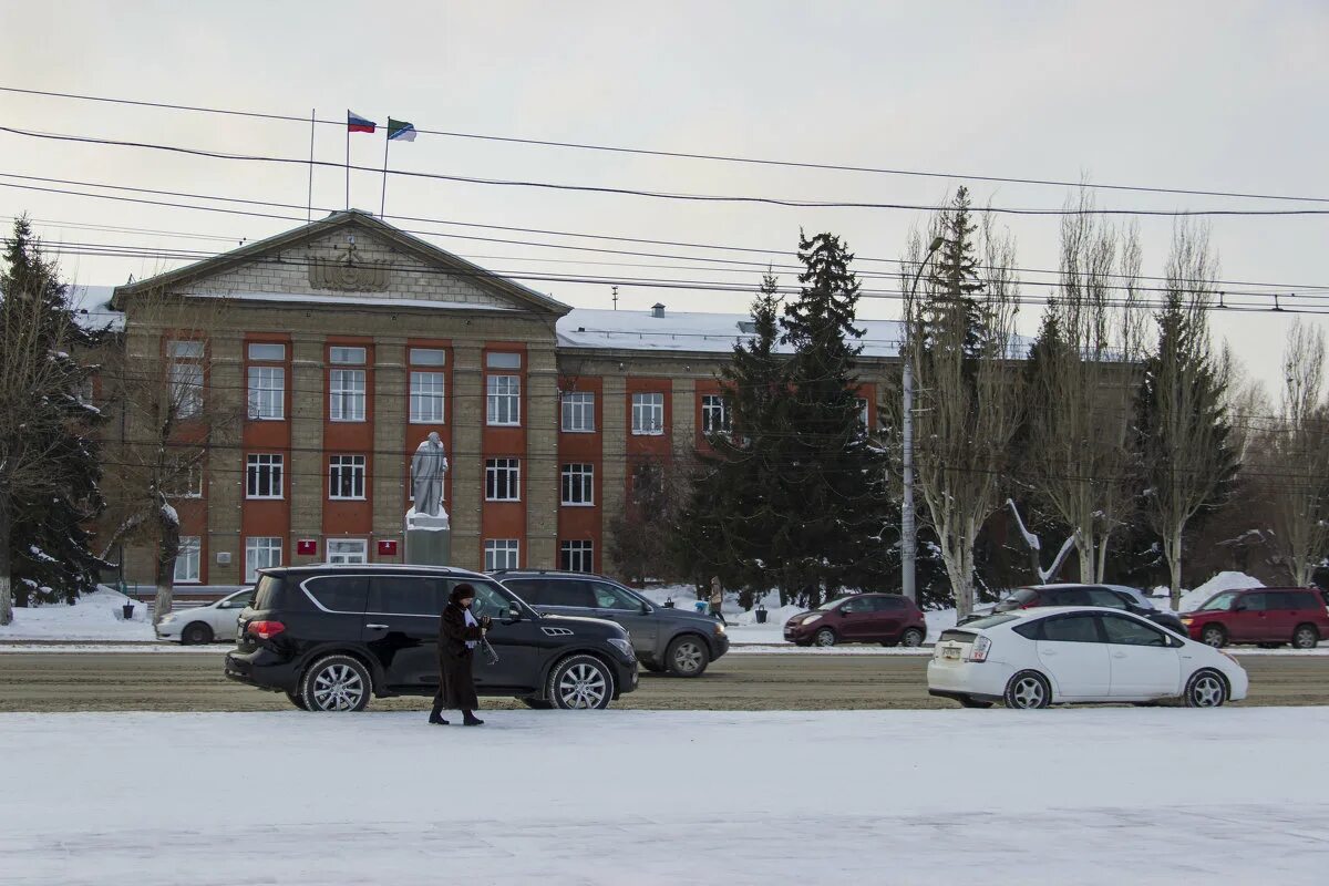 Администрация ленинского района г томска. Администрация Ленинского района г Новосибирска. Администрация Ленинского района. Здание администрации Ленинского района Нижнего Новгорода. Ленинский район здание администрация Челябинск.