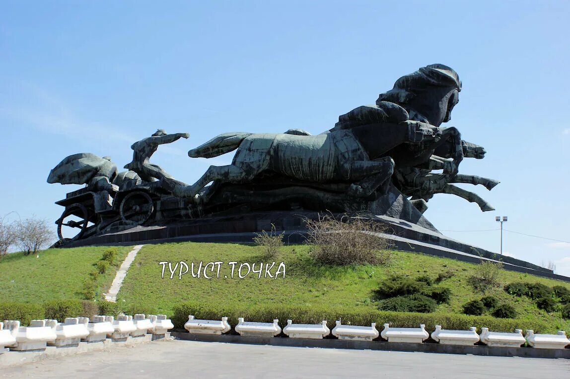 Песня тачанка ростовчанка. Тачанка ростовчанка. Песня тачанка ростовчанка. Ах тачанка ростовчанка наша гордость и краса. Тачанка памятник в ростове.