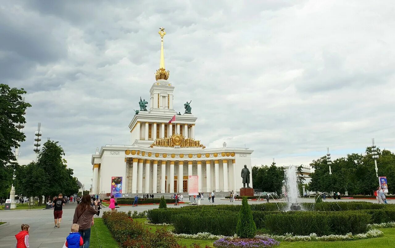 Павильон казанский вднх. Вднх в москве расшифровка. Выставочный центр вднх. Как расшифровать вднх. Как расшифровать вднх.