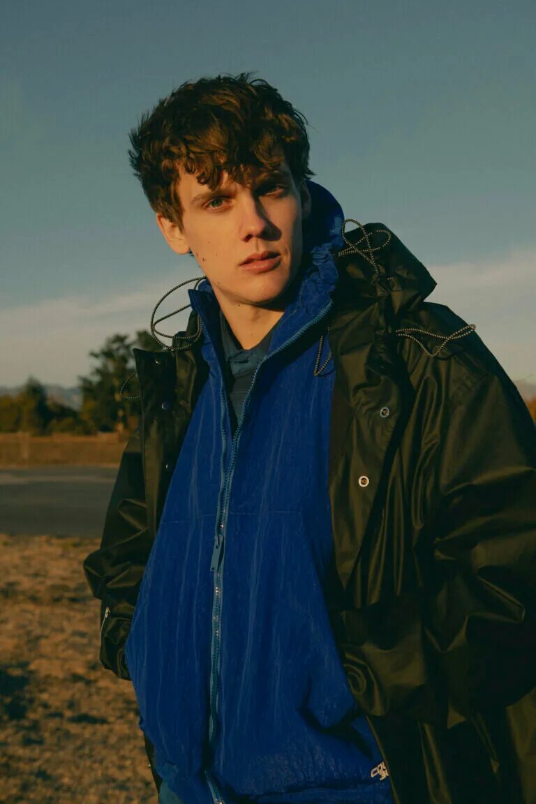 сколько лет хантеру. хантер актер уэнсдей. Hunter doohan муж. Hunter doohan. хартен дуэн.