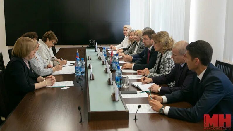 минск делегация. делегация рф в минске. губернаторский грант мурманск 2022. минский горисполком начальник департамента промышленности. белорусская делегация.