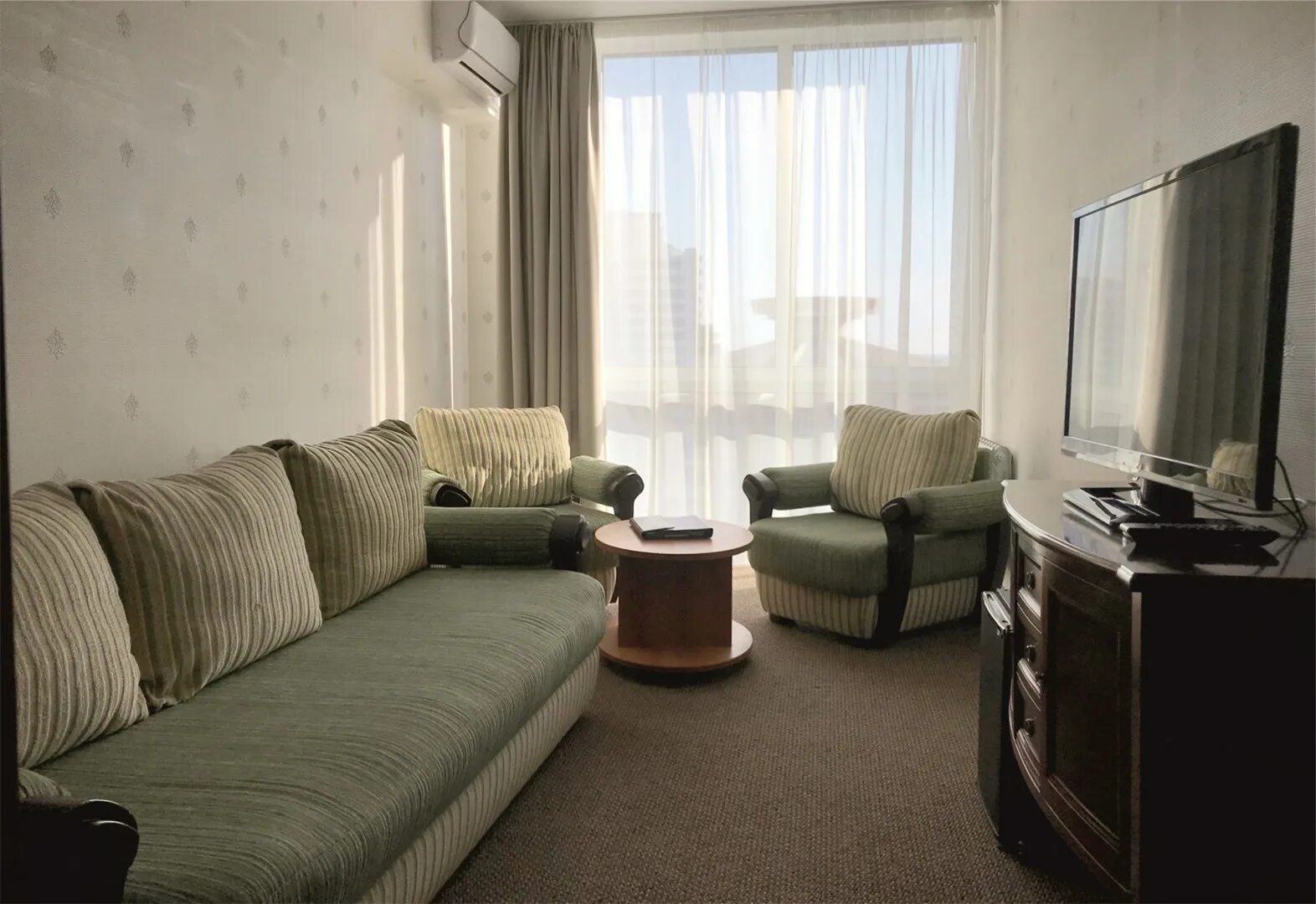 Сочи отель 2*. Гамма сириус апартаменты сочи. Swissotel resort sochi kamelia 5*. Номерной фонд сочи бриз. Двухкомнатный отель сочи.