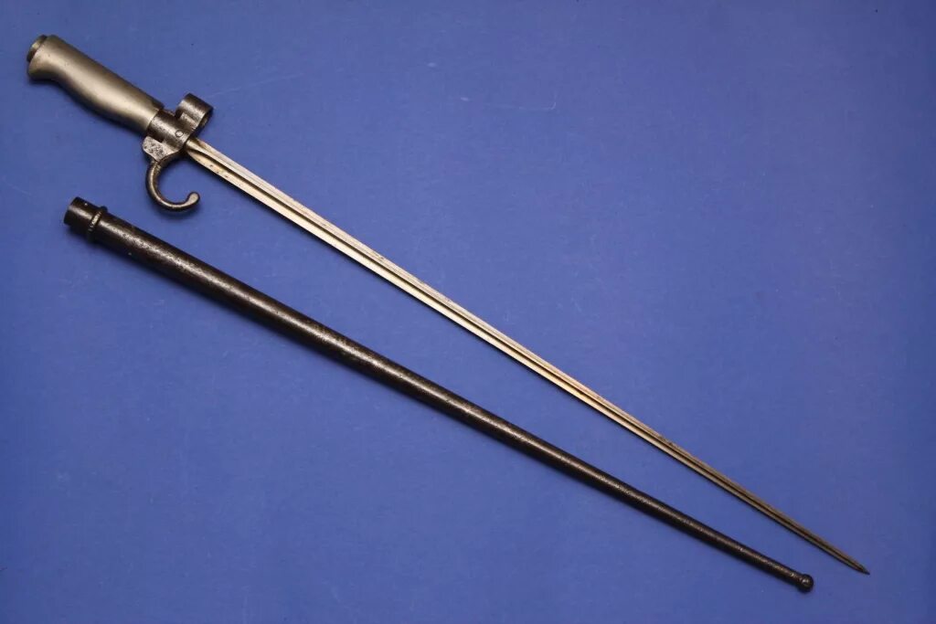Колющий штык. Штык трехлинейки мосина. Штык винтовки мосина четырехгранный. Французский штык к винтовке лебель. Штык нож винтовки мосина 1891.