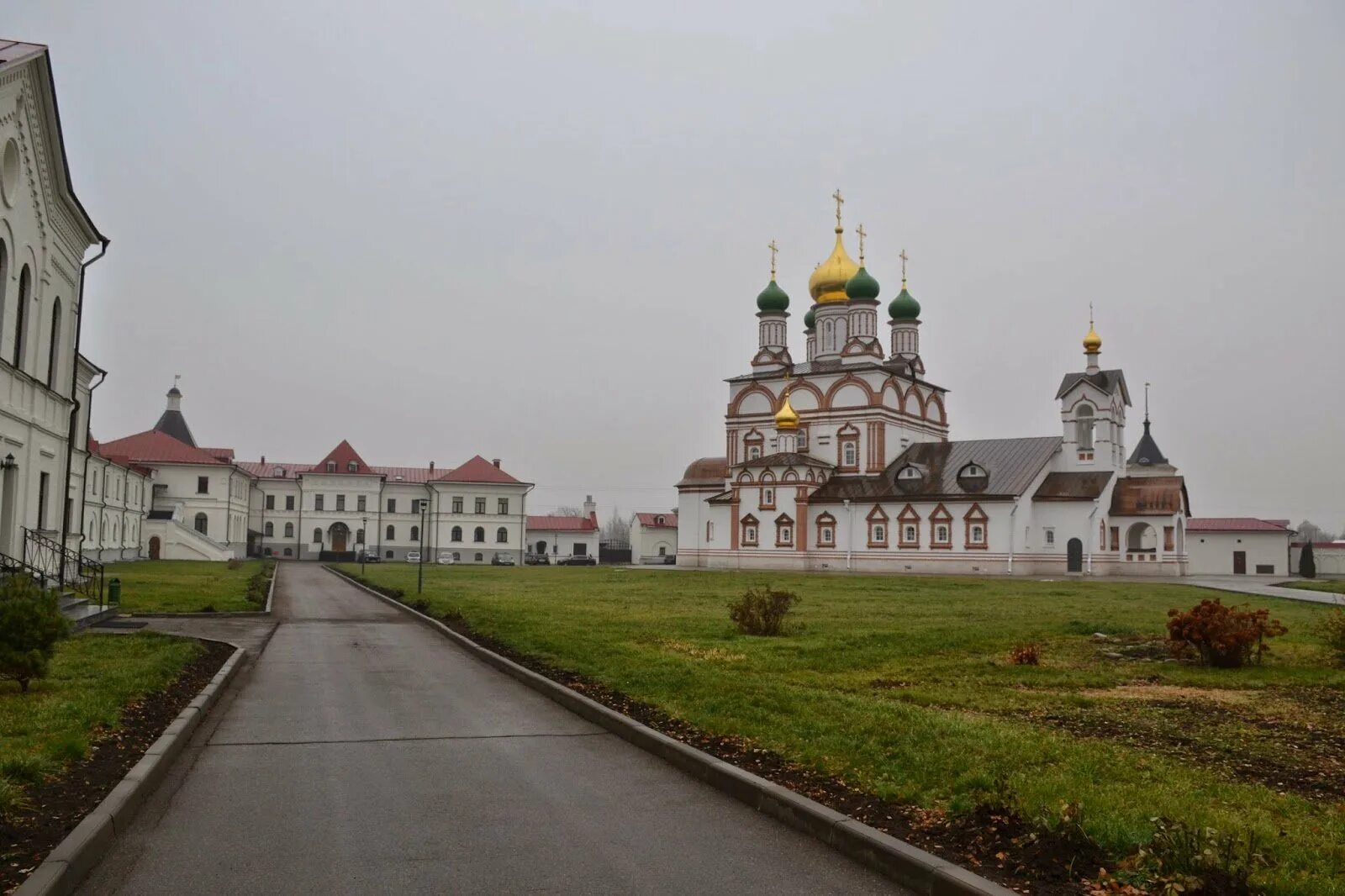 Варни це. Троице-Сергиев Варницкий монастырь. Варницкий монастырь Ростов Великий. Троице Сергиев Варницкий монастырь в Ростове Великом. Варницы Ростов Великий.