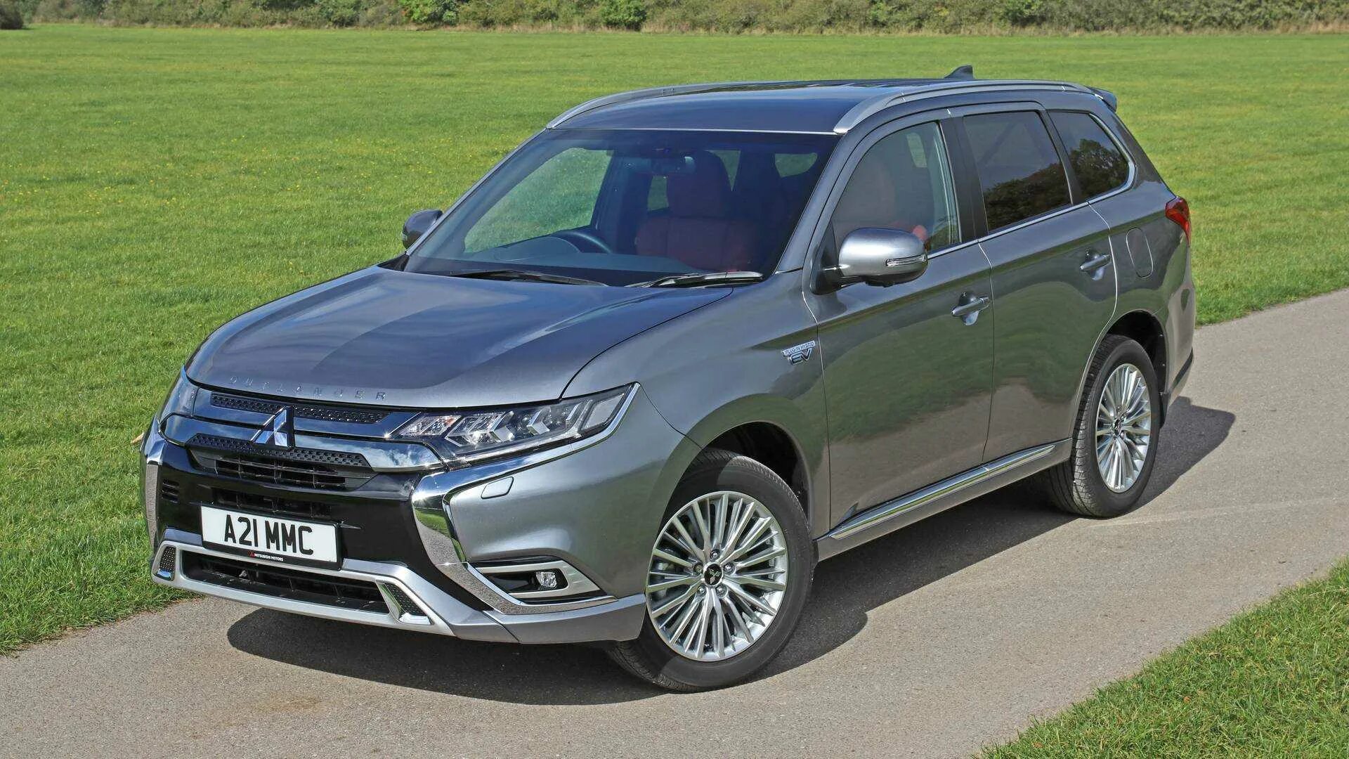 Phev гибриды. Mitsubishi Outlander ПХЕВ. Mitsubishi Outlander PHEV. Митсубиси Аутлендер 2019. Митсубиси Аутлендер гибрид 2019.