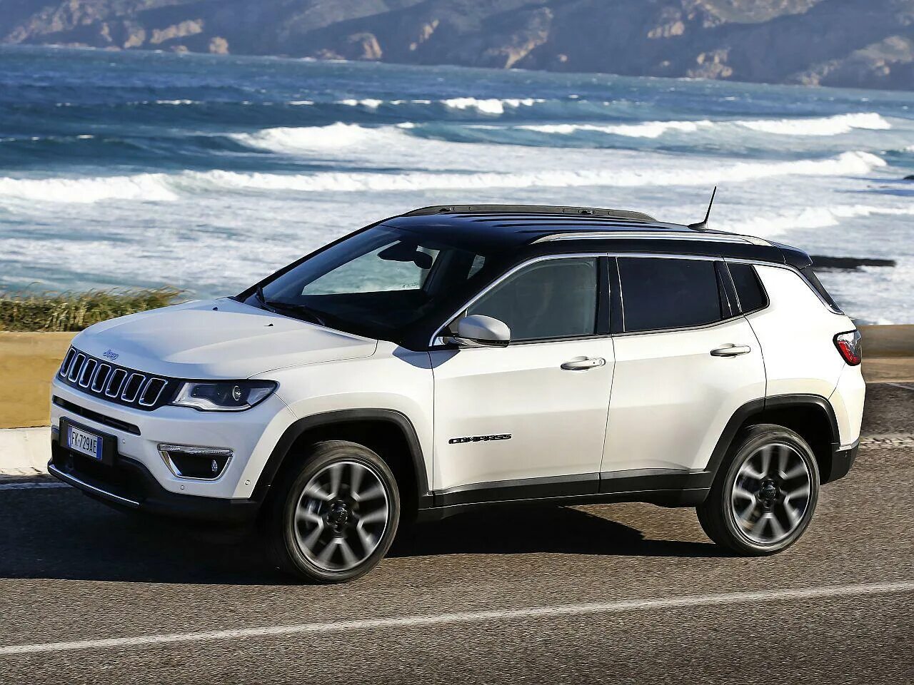 Автомобили внедорожники кроссоверы. Jeep Compass 2019. Jeep Compass 2020. Jeep Compass Limited 2017. Jeep Compass Limited 2022.