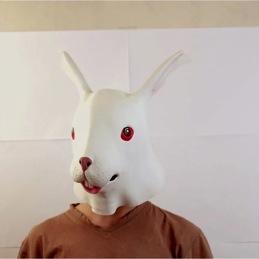 Зайчика без маски. Маска лисы алисы tiny bunny. Человек заяц. Зайчика без маски. Игра зайчик хоррор лиса алиса.