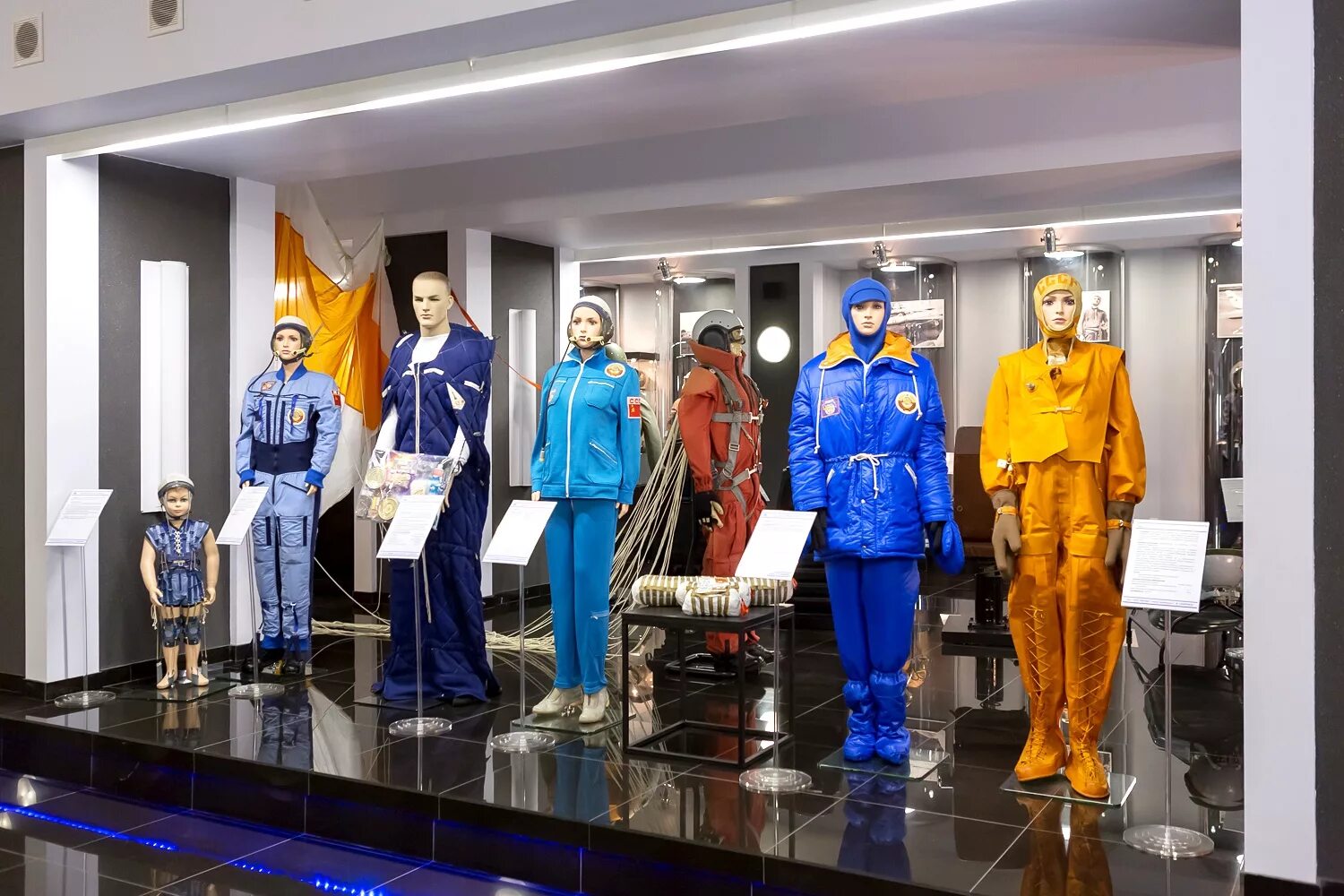 Одежда Космонавта. Костюм российского Космонавта. Космический костюм. Специальная одежда Космонавтов.