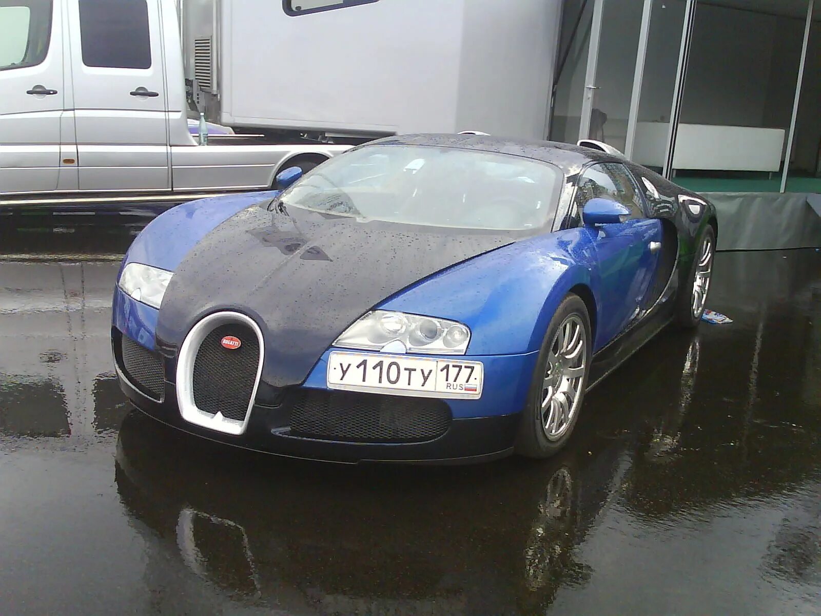 Bugatti в москве. Бугатти Вейрон. Бугатти Вейрон в Москве. Бугатти Вейрон СПБ. Бугатти Вейрон в России.