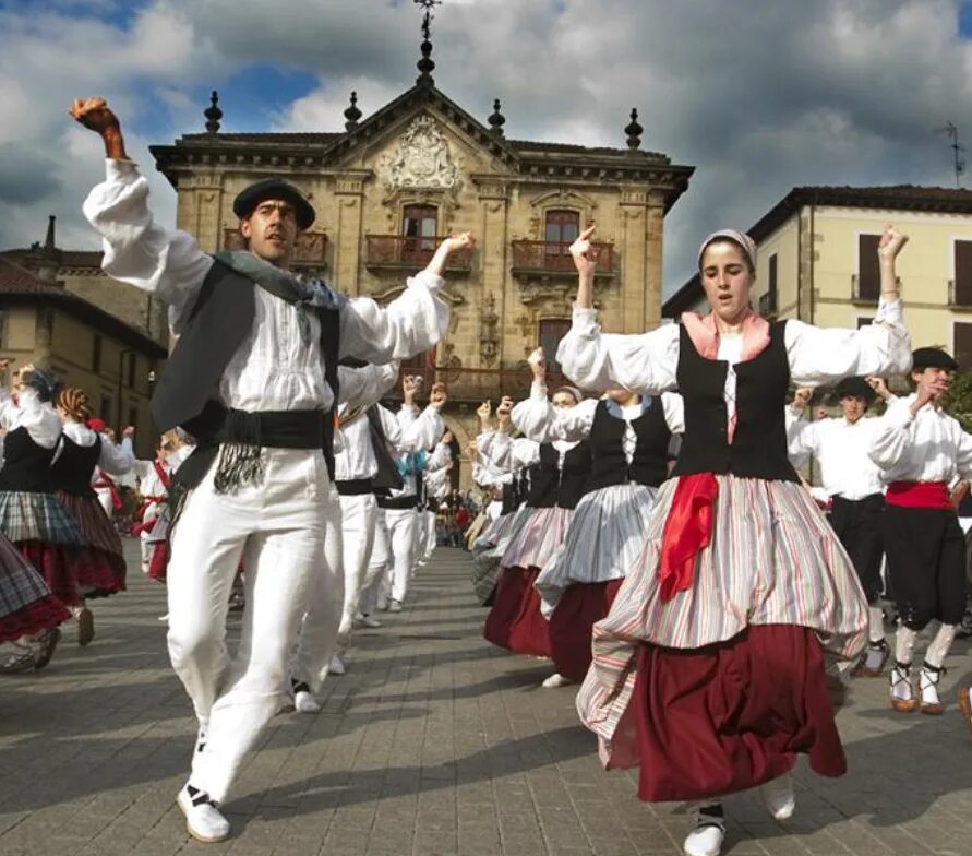 French dance. Баски народ в Испании. Баски Испания внешность. Баски характер народа. Баски народ в Испании внешность.