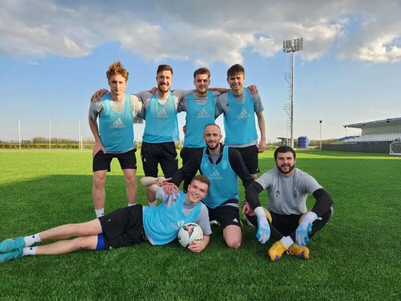 фк чертаново. фк зенит. команда синих. маскот лев зенит. синяя команда.