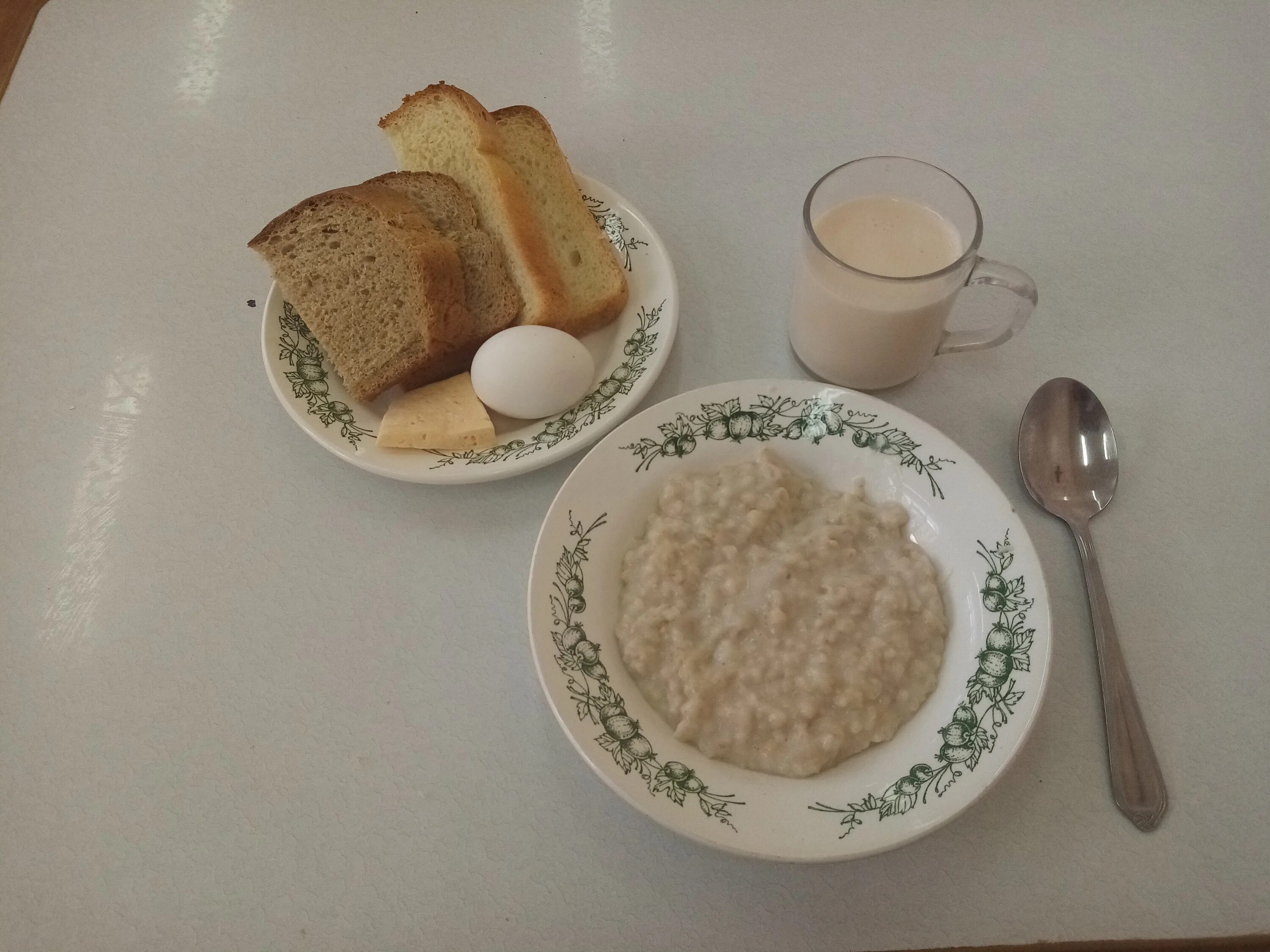 две порции одного и того же. тарелка калорий. тарелка здорового питания. две порции одного и того же. две порции одного и того же.