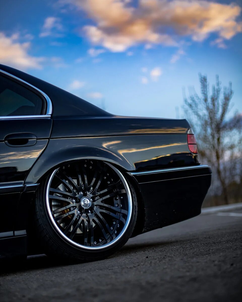 Диски с полками бмв. Bmw e38 r19. bmw 7 e38 r20. bmw e38 r20. bmw e38 диски r20.