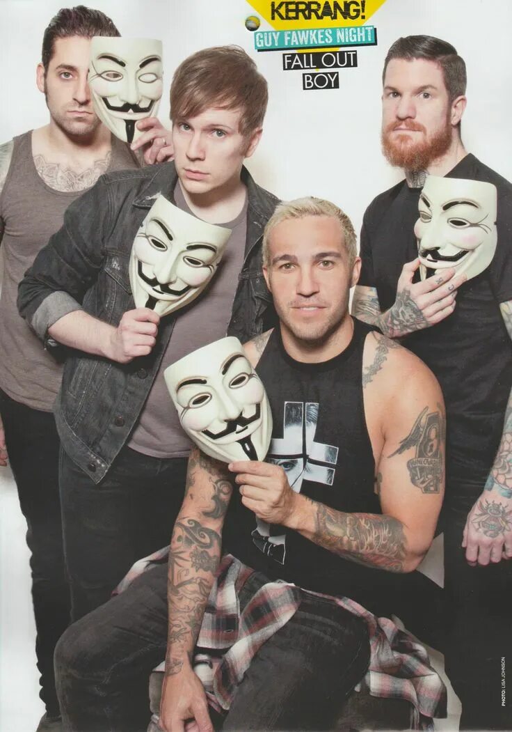 They fine. Группа Fall out boy. Фоллаут бой группа. Солист Фолл аут бой. Солист Fallout boy.
