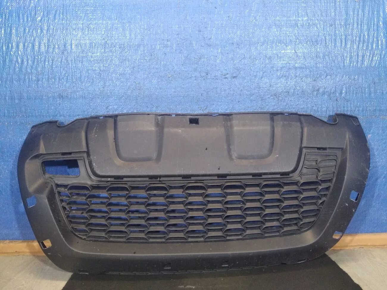 Дастер 2019 задний бампер в сборе. Бампер рено дастер 2019. Бампер передний рено дастер 2020. Бампер рено дастер 2019. Решетка переднего бампера дастер 2019.