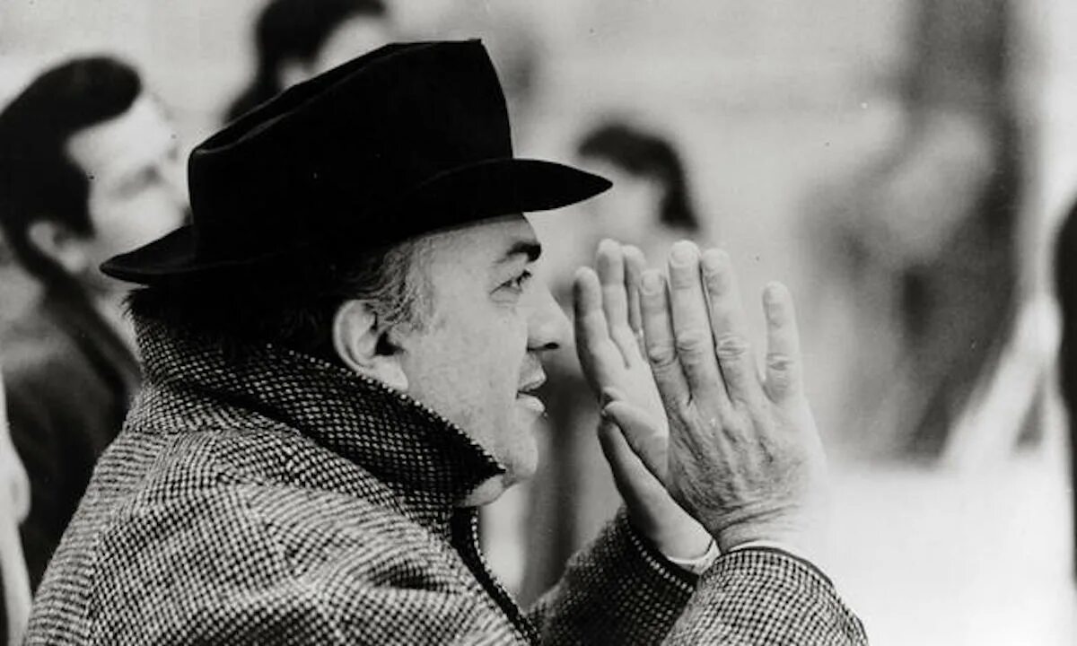 Федерико феллини 70 годов. Федерико феллини в молодости. Федерико феллини 70 годов. Мурал федерико феллини. Fidiriko fellini.