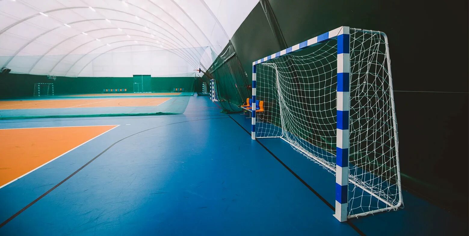Манеж метеор. Манеж citysport металлург. манеж металлург электрозаводская. манеж альфа спорт. футбольный манеж шипиловская 63.