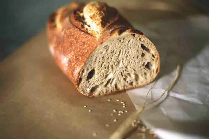 Что внутри хлеба. Обойная мука хлеб. Пустоты внутри хлеба. Ржаной тмином. Хамельман. Хлеб с 40% ржаной муки и тмином. Хамельман.