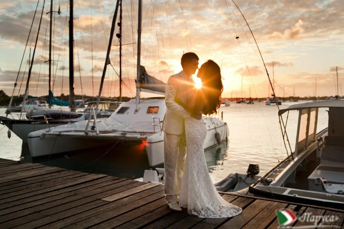 Фотосессия на яхте. Свадьба на яхте. Романтическая прогулка на катере. Свадебная фотосессия на корабле. Свадебная фотосессия на яхте.