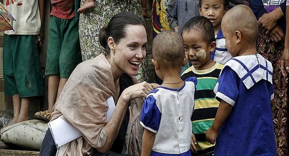 Анджелина джоли в африке. David beckham unicef. Дети доброй воли. Джоли посол доброй воли. Дети доброй воли.