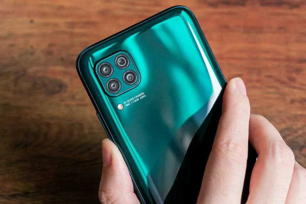 Телефон huawei 40 lite. Хуавей p40 Lite. Телефон Huawei p40 Lite. Huawei p40 зеленый. Хуавей 40 Лайт.