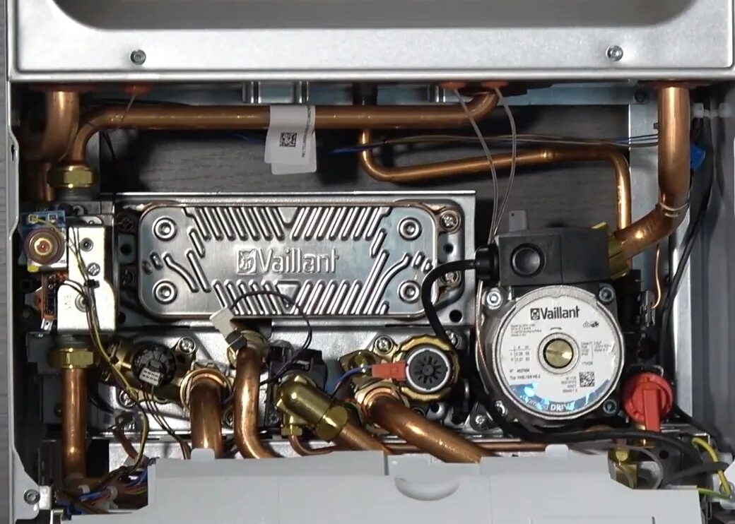 Котел вайлант атмо. Котел Vaillant TURBOTEC Plus. Вайлант турбо тек про 242/3-3. Настенный газовый котел TURBOTEC Plus vu 362/5-5 Vaillant. Котел Вайлант турбо тек про 24.