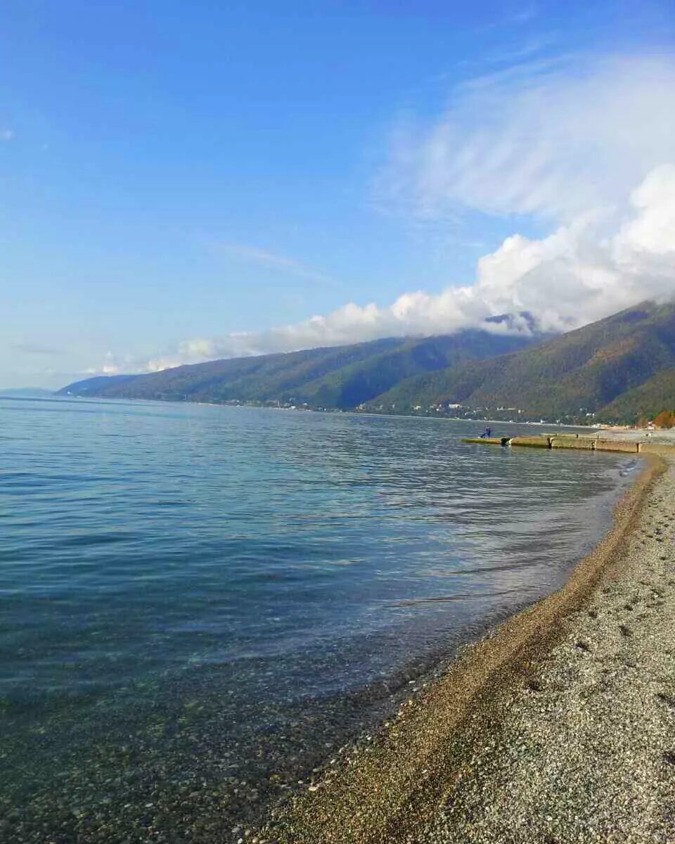 Гагры море отдых. Море в абхазии в сентябре. Набережная гагра абхазия. Набережная гагры абхазия 2022. Пляж колхида гагра.