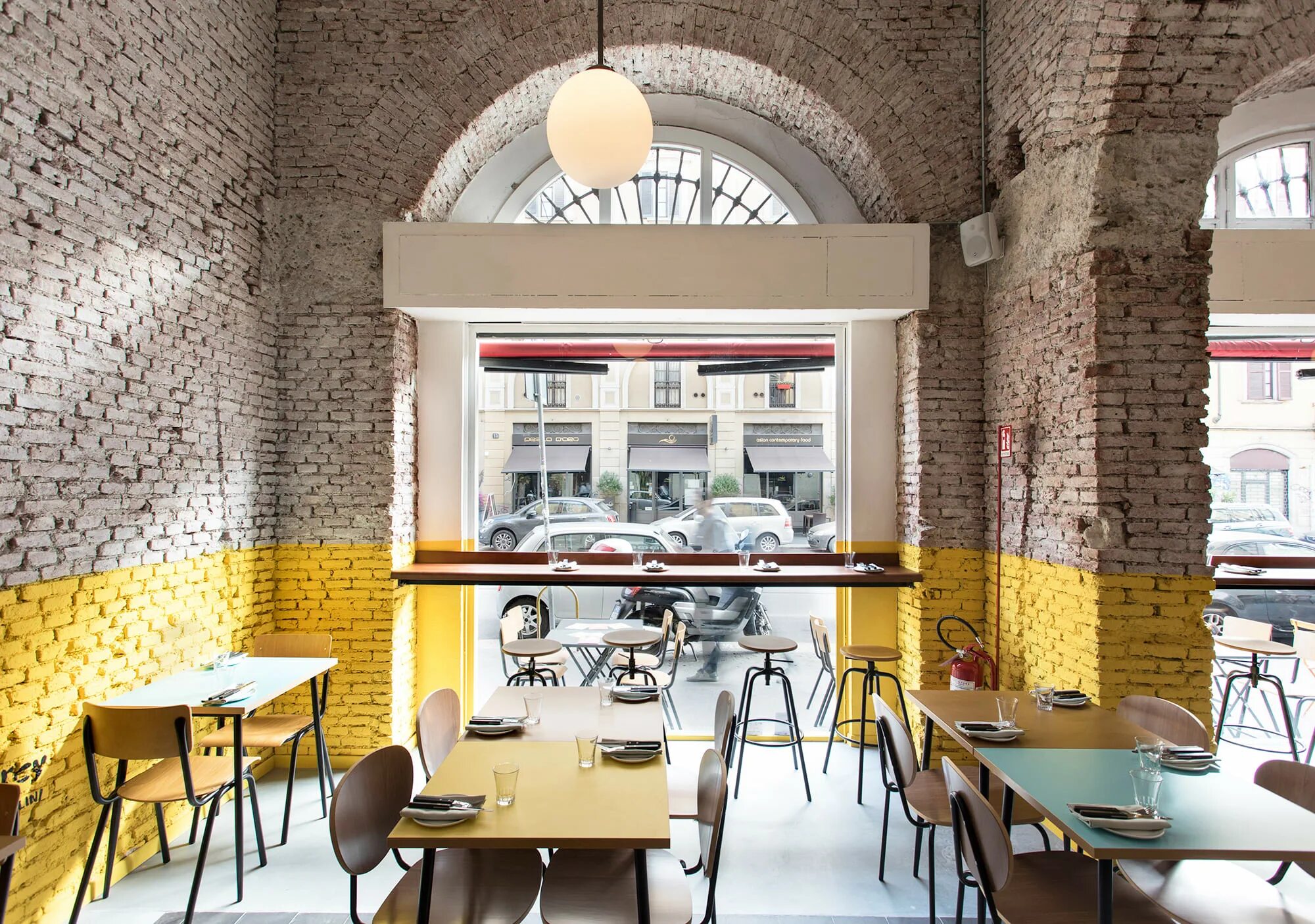 Пиццерия с открытой кухней. Бары красный кирпич в интерьере. Стиль пиццерии. Интерьер пиццерии с баром. Мини кафе пиццерия.