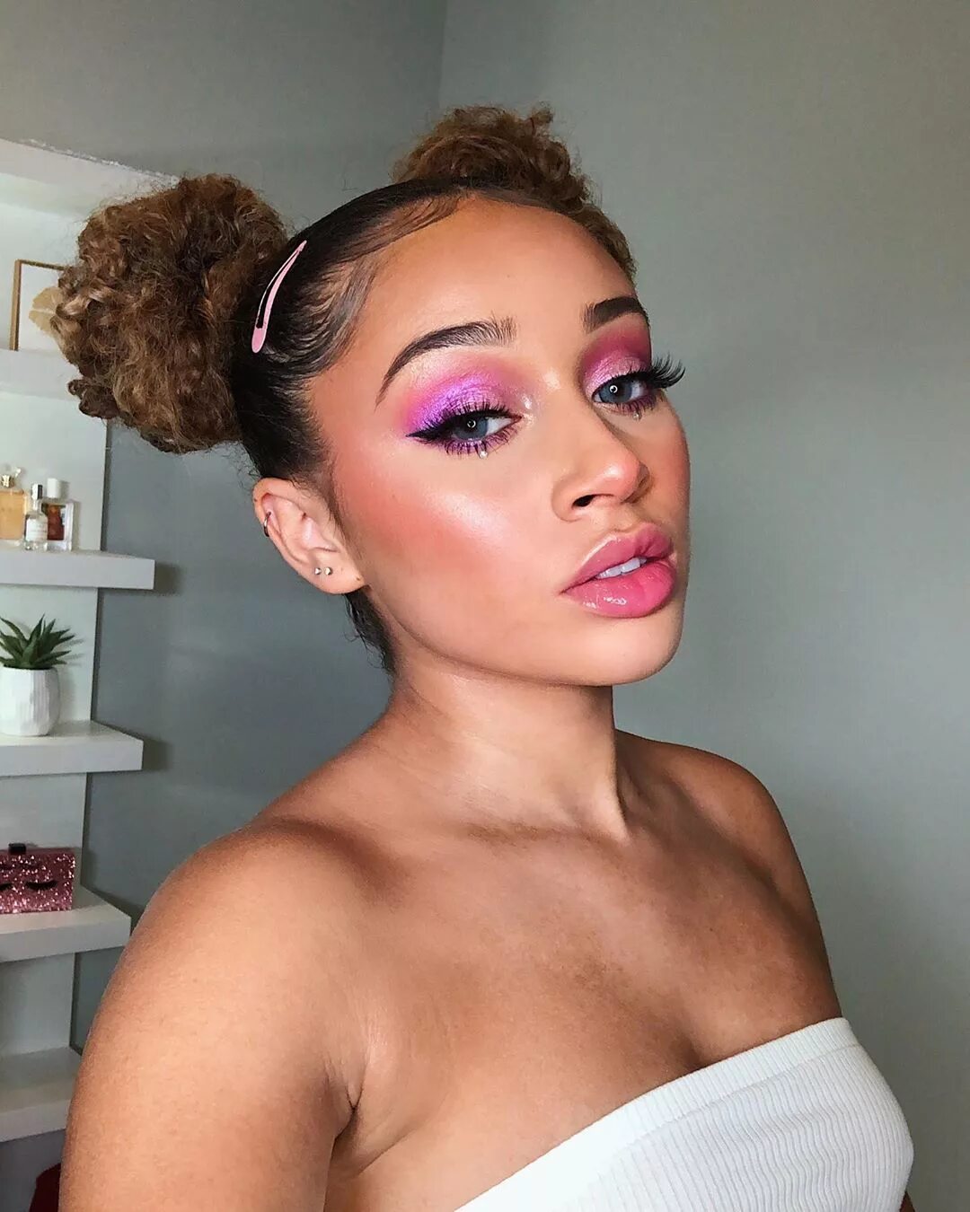 I some make up. Some make-up. make up with somebody.