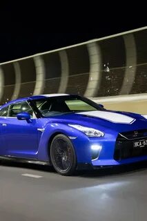Скоростью nissan gtr