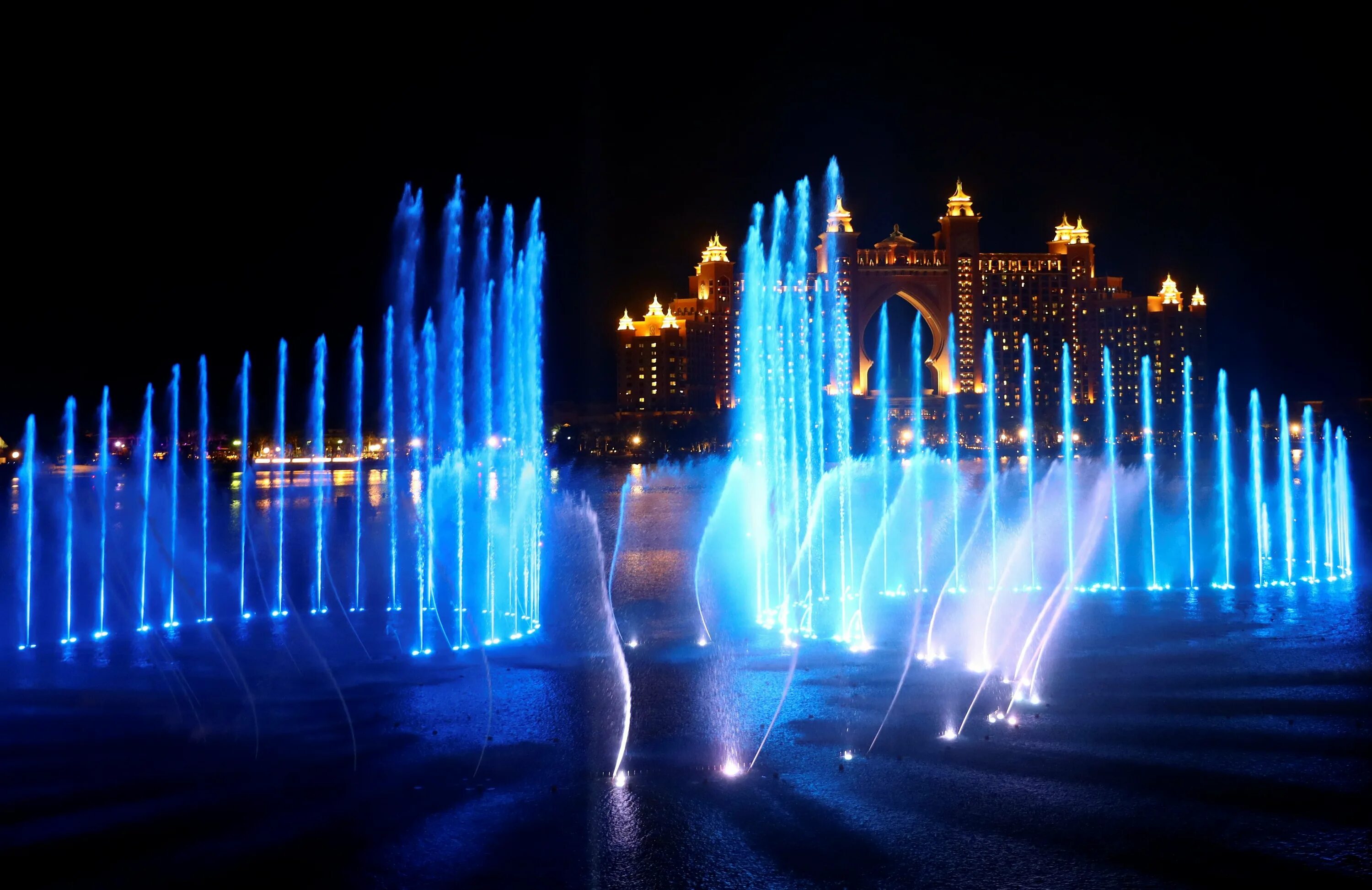 Время поющих фонтанов. Бурдж Халифа фонтаны. Поющие фонтаны Бурдж Халифа. Дубай Бурдж Халифа Поющие фонтаны. Фонтан Dubai Fountain.