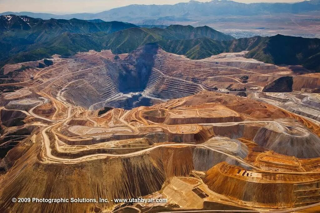 Карьер Kennecott Bingham Canyon mine. Бингем-каньон США. Чукикамата месторождение меди. Чили рудник Чукикамата.