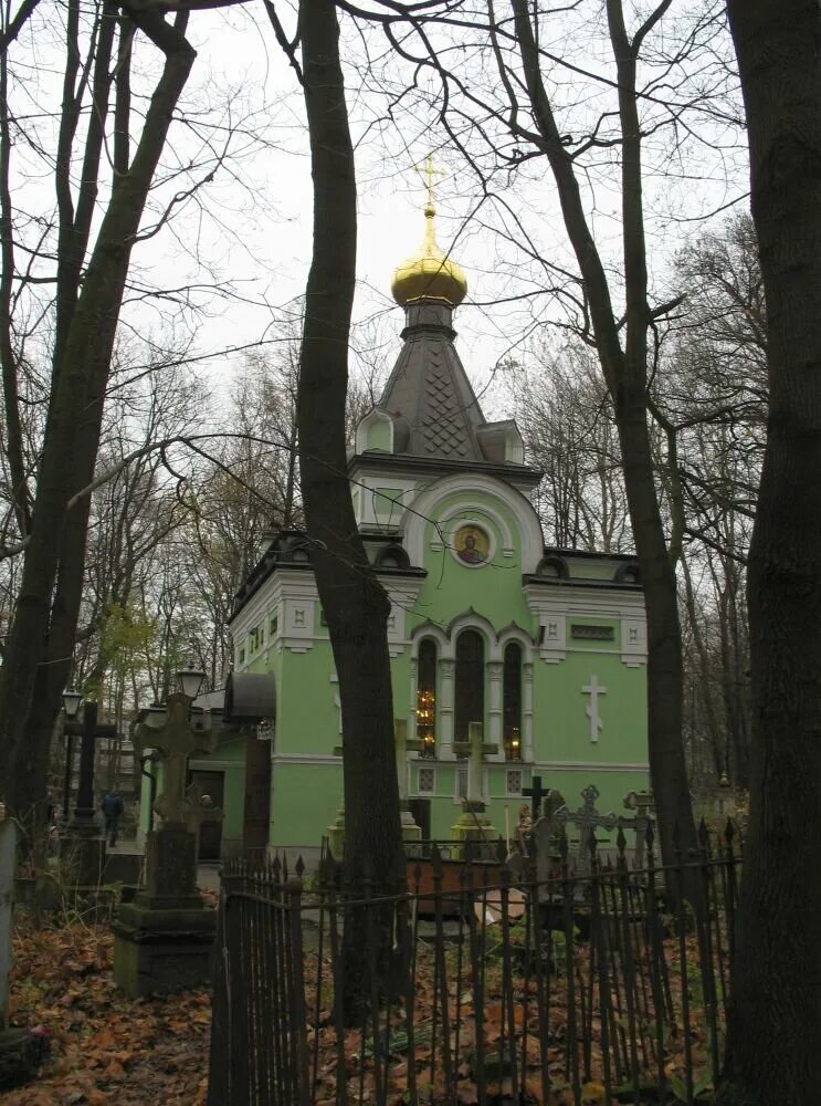 Смоленское кладбище в санкт-петербурге часовня ксении. Ксении блаженной москва. Часовня святой блаженной ксении камская ул. Часовня ксении петербуржской. Храм ксении петербургской в москве на автозаводской.
