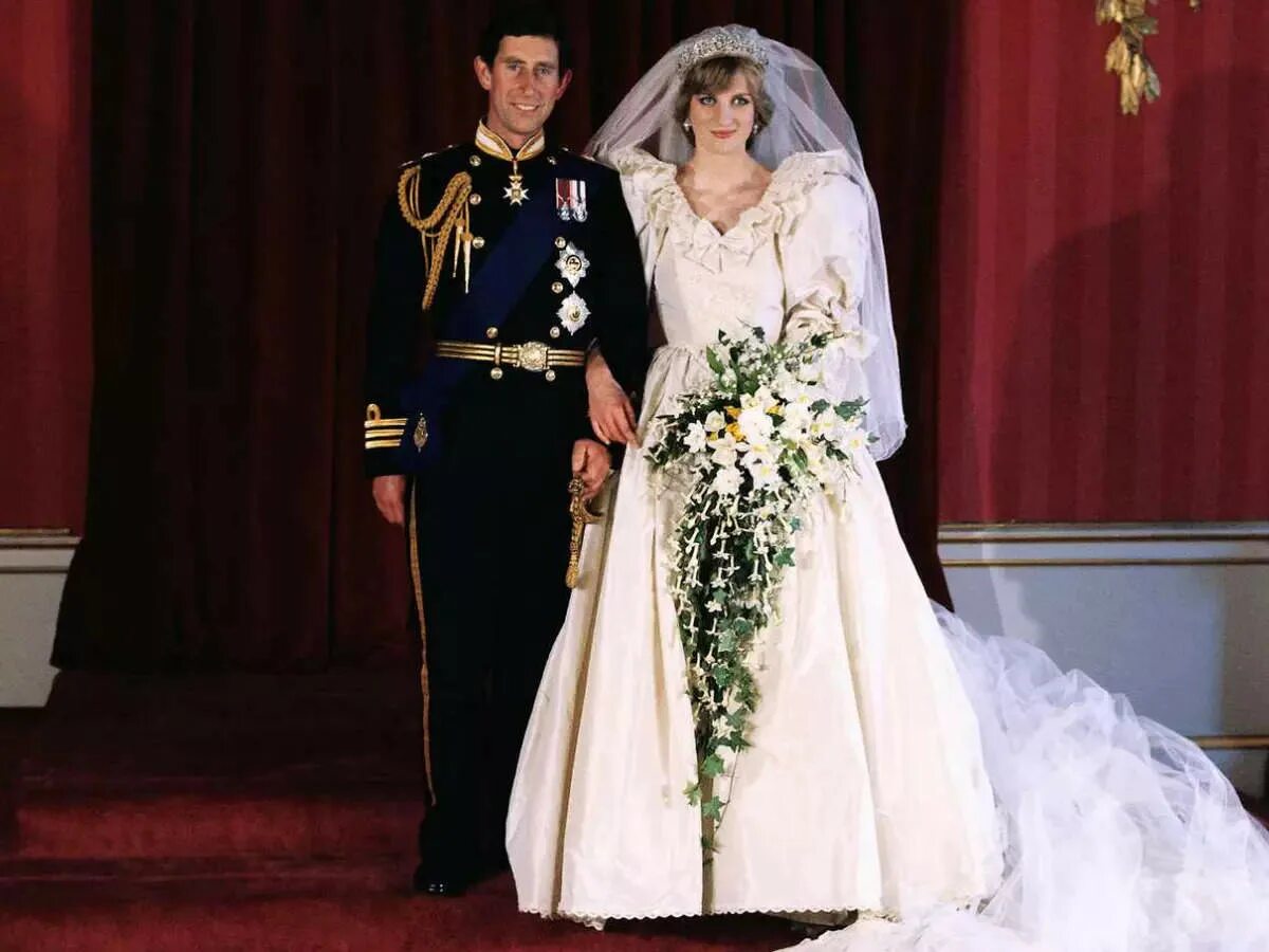 All About Princess Diana's Wedding Day Perfume - and How She Accidentally Spille