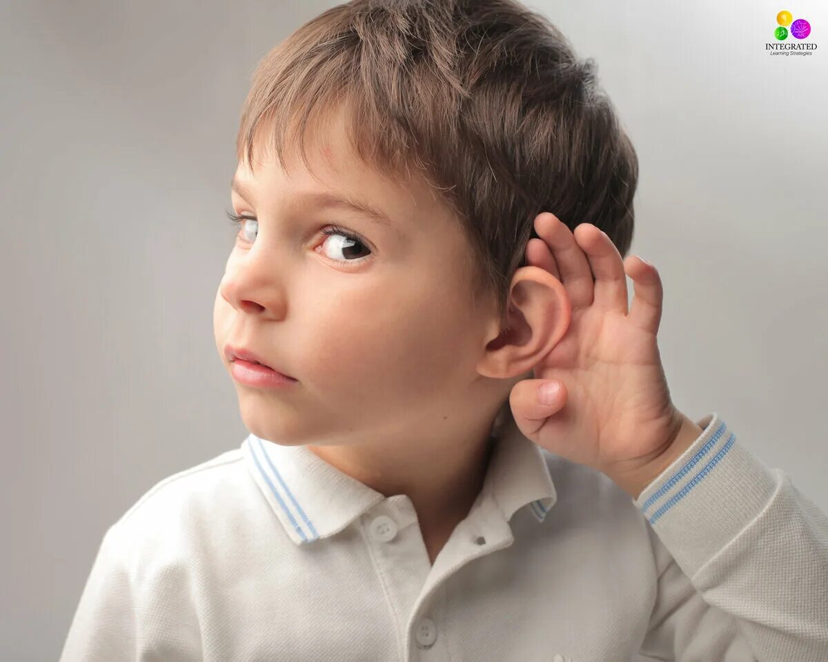 Глухие дети. Нарушение слуха. Дети с нарушением слуха.. Глухие и слабослышащие. Звук слышат возраст
