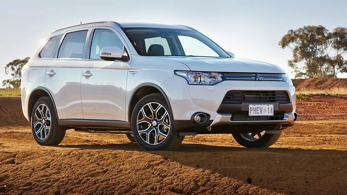 Митсубиси аутлендер 5. Митсубиси аутлендер 2012 2 поколение. Mitsubishi outlander xl 2015. Кроссовер митсубиси аутлендер. Какой взять аутлендер.