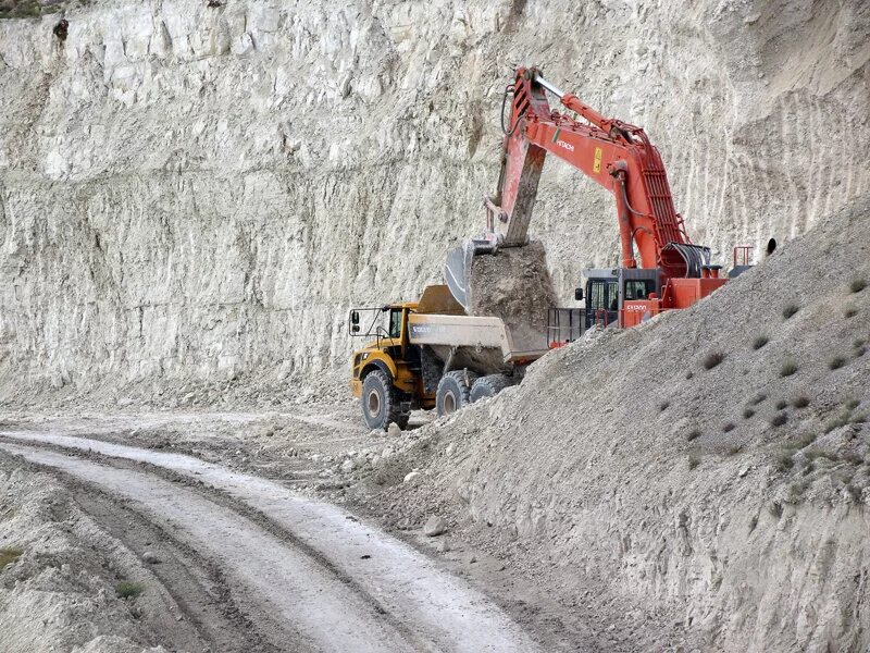 Кривинский карьер сухой лог. Мергель новороссийск карьер. Себряковский меловой карьер. Карьер цементный завод. Подгоренский карьер цемзавод.
