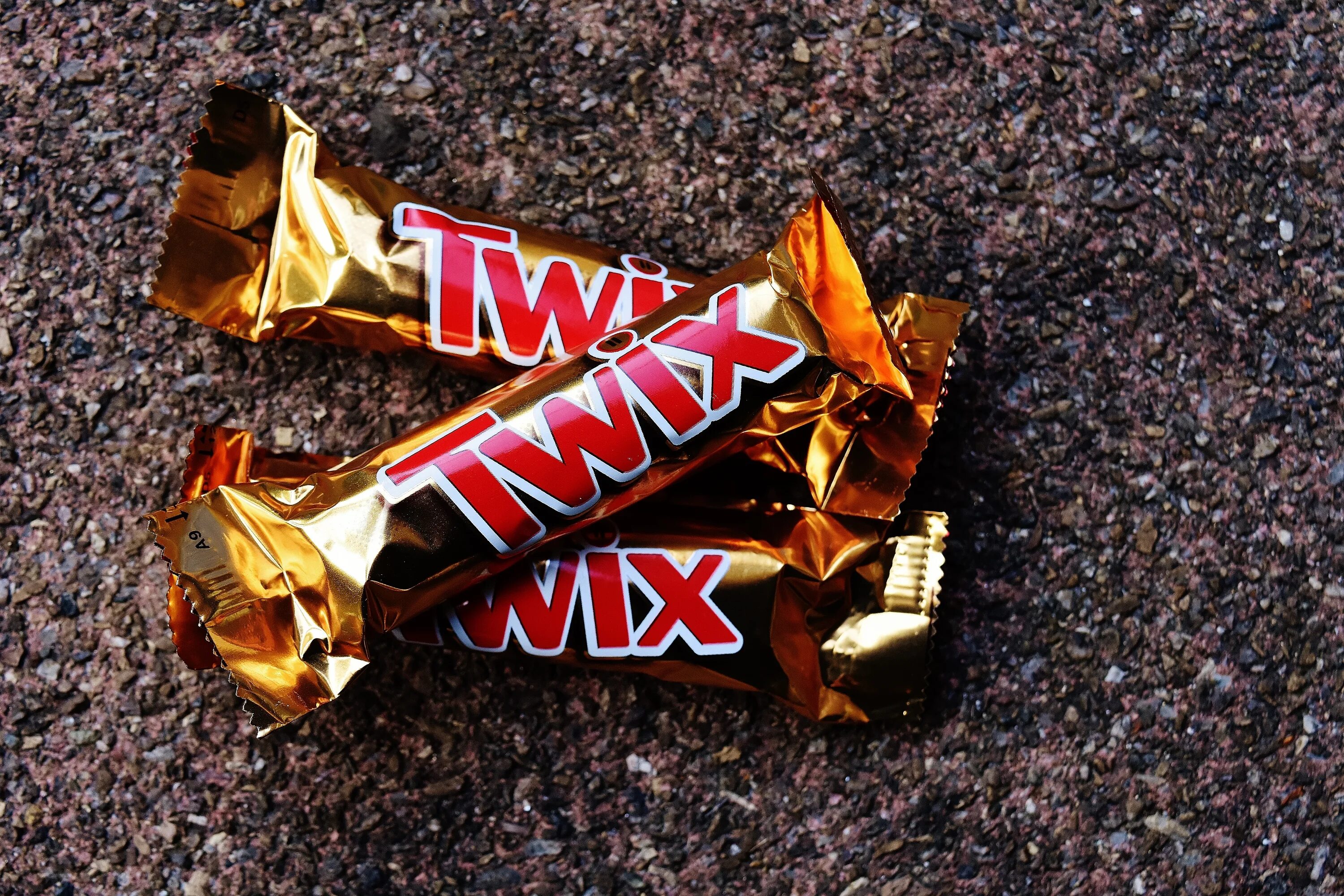 Слаще шоколада лучше шоколада. Шоколад Твикс Марс. Шоколадный батончик Твикс. Шоколадные конфеты Твикс. Шоколадные конфеты Твикс Марс Сникерс.