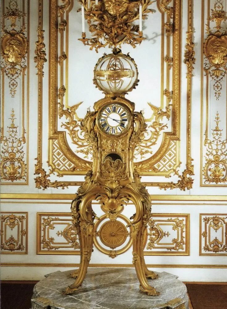 Версаль часы. Часы Версаль. Херренкимзее рабочий кабинет короля. Поставщик королевского двора. Коллекция Людвига.