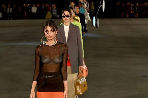 Emily Ratajkowski Shows Boobs and Nipples at Tory Burch Fashion Show in New ...