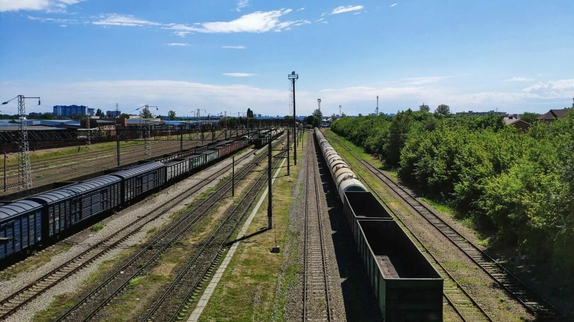 Движение поезда 14. Железнодорожная станция Рязановка Хасанский. Товарный поезд. Грузовой поезд. Станция поезда.