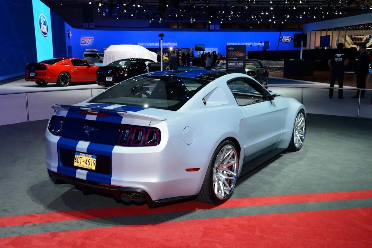 Форд мустанг из нфс жажда скорости. Ford mustang shelby gt350. Скорость форд мустанга. Ford mustang 2013 nfs. Форд мустанг 2023.
